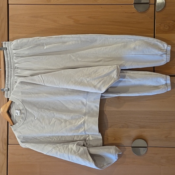 Nike Pants - Nike Off-White Color Sweatshirt And Lounge Pants Set, Size Small, EC